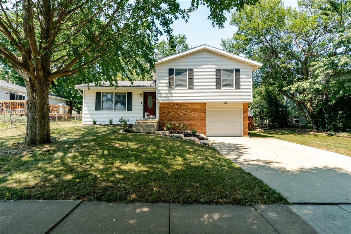 1216 N Hershey Road Property Photo 1