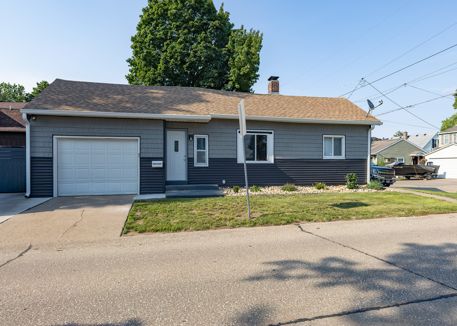 1863 35th Street Property Photo 1