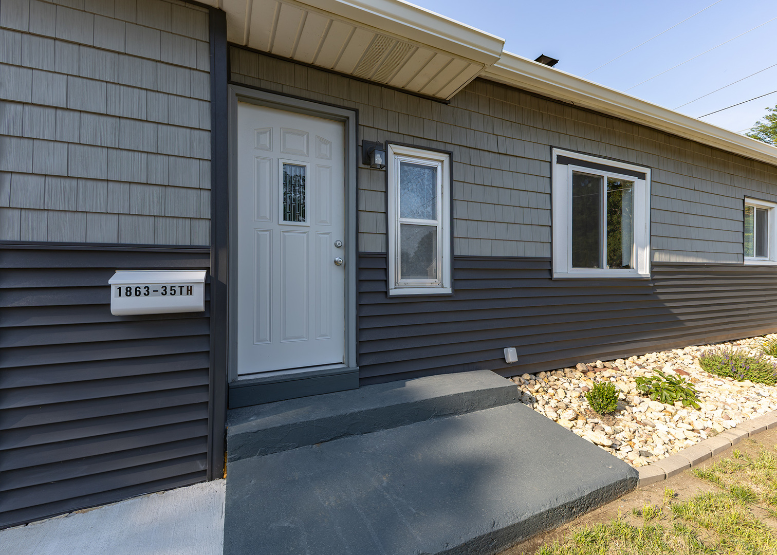 1863 35th Street Property Photo 2