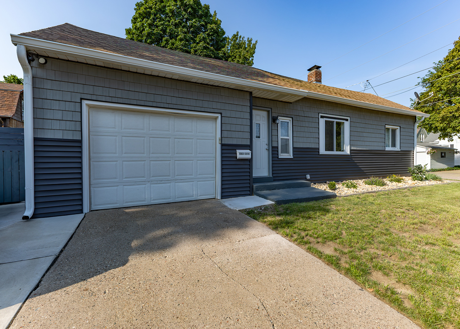 1863 35th Street Property Photo 3