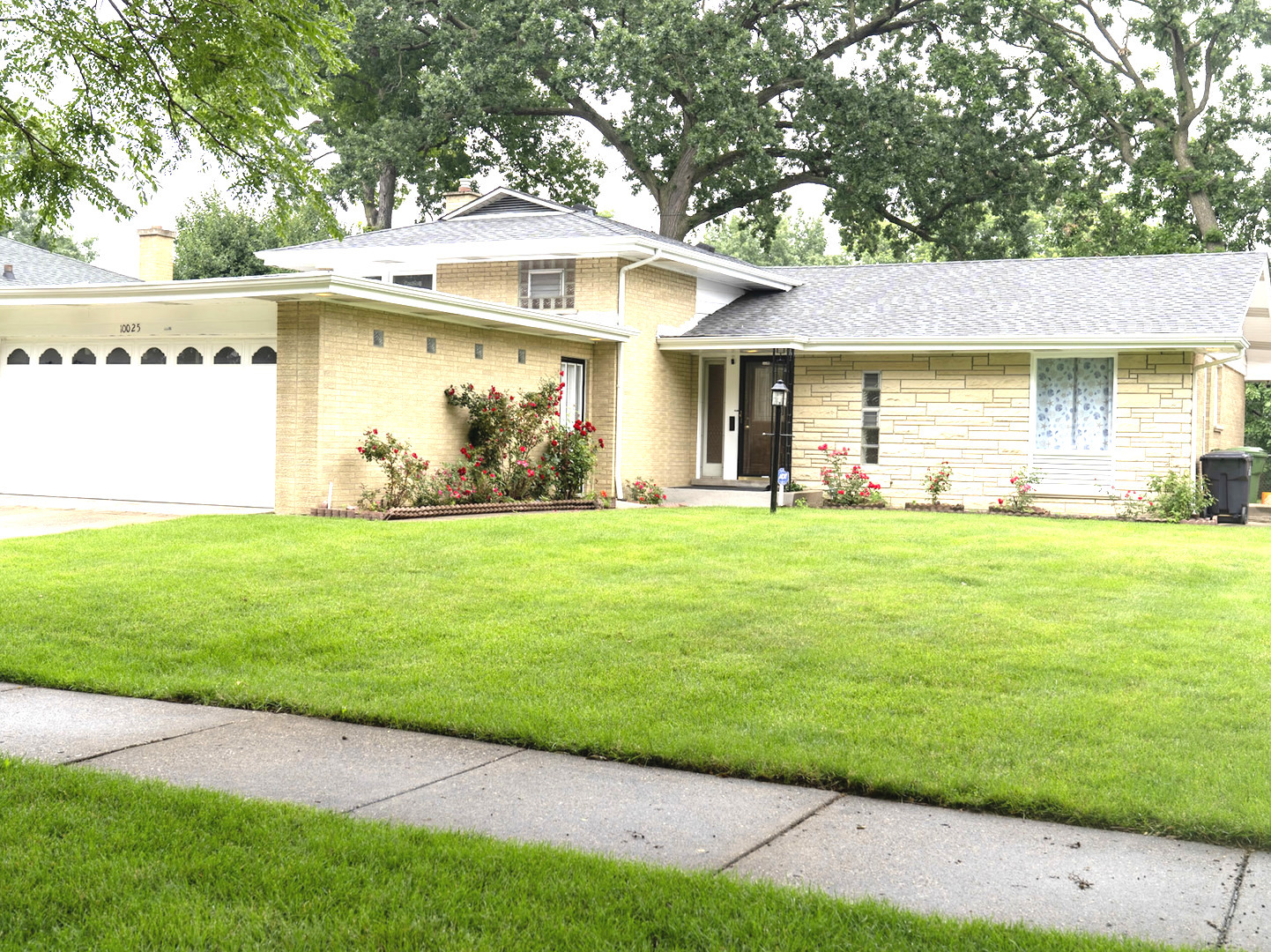 10025 Bronx Avenue Property Photo 1