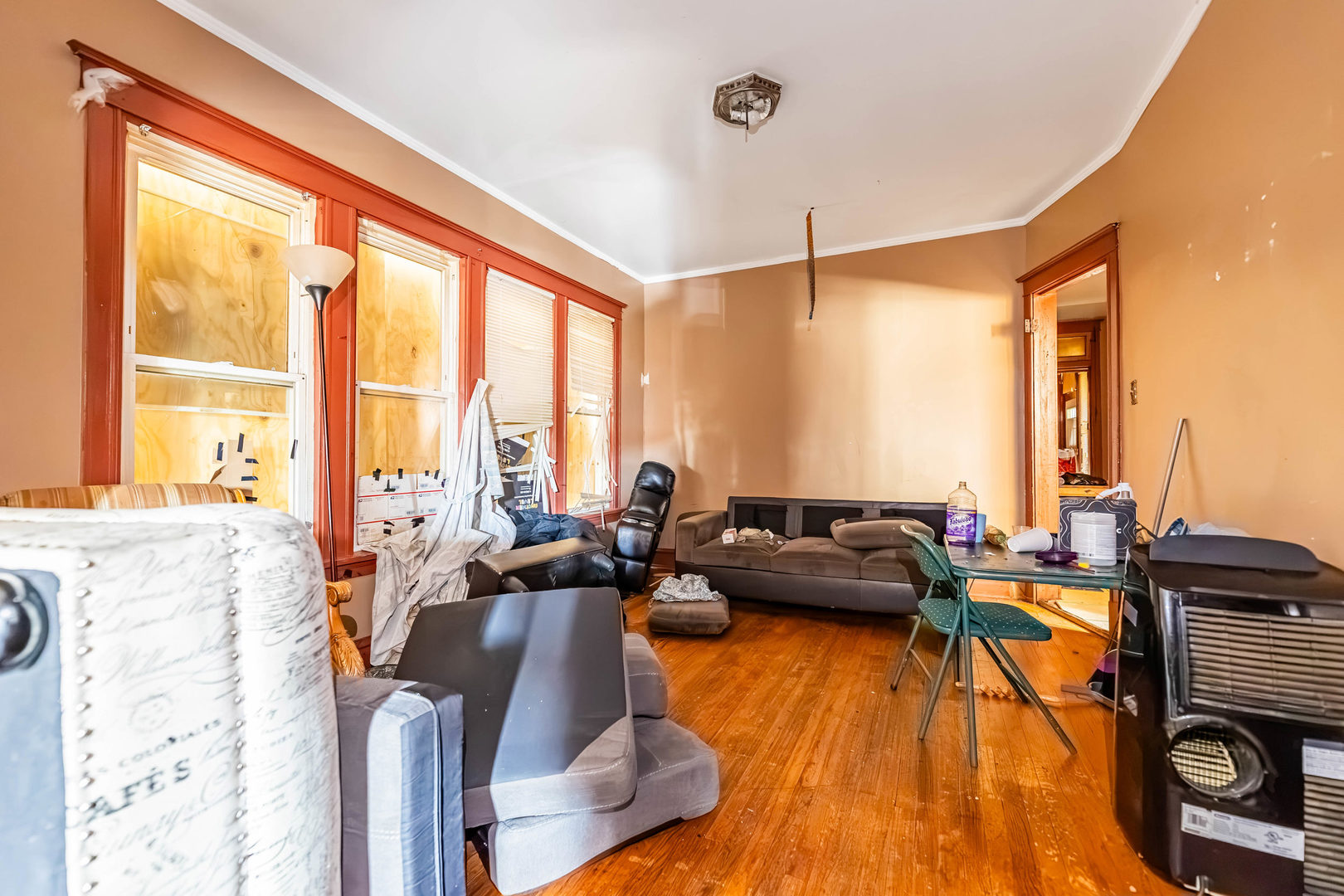 1312 W 73rd Place Property Photo 3