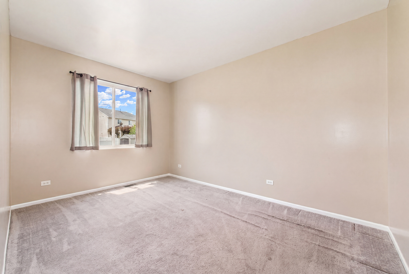 6014 Cherry Ridge Drive Property Photo 11