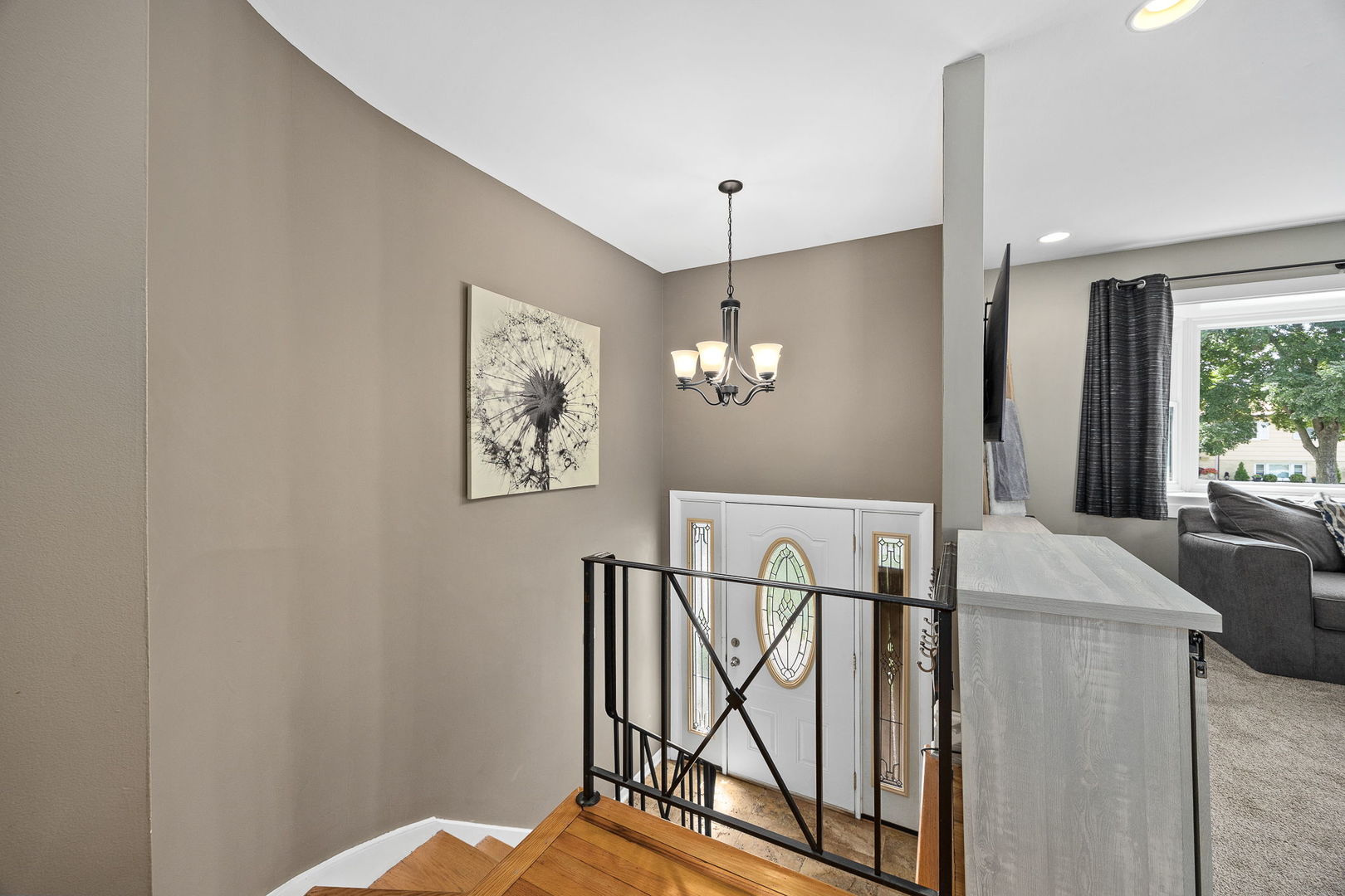637 S Beverly Avenue Property Photo 2
