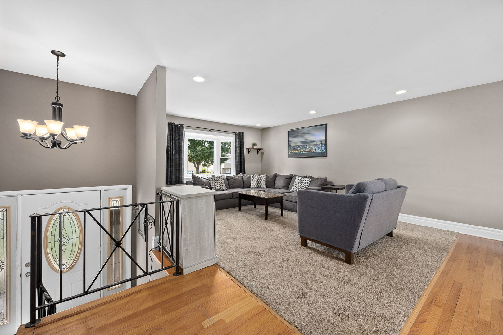 637 S Beverly Avenue Property Photo 4