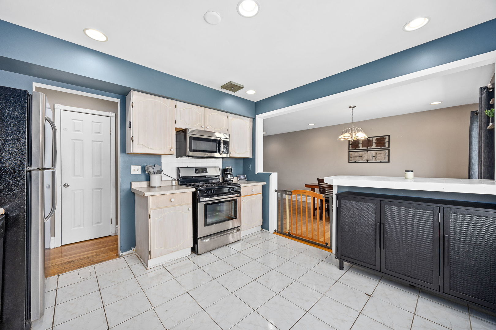 637 S Beverly Avenue Property Photo 10