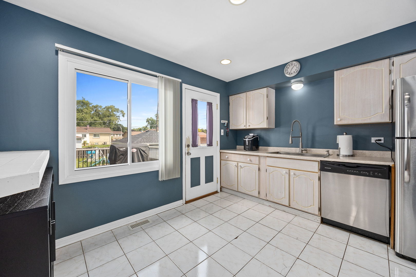 637 S Beverly Avenue Property Photo 12