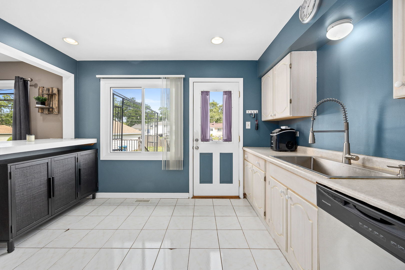 637 S Beverly Avenue Property Photo 13