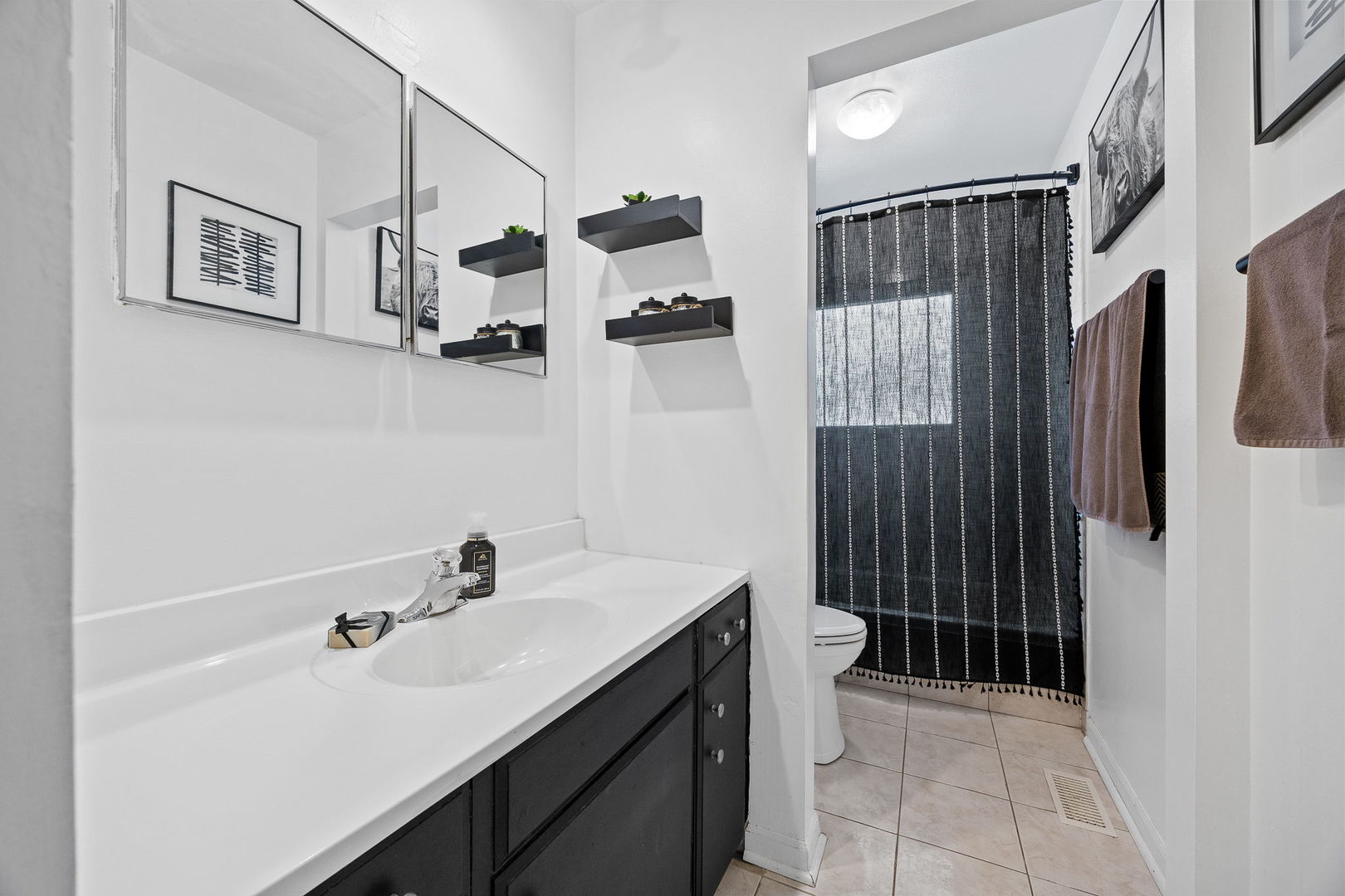 637 S Beverly Avenue Property Photo 18