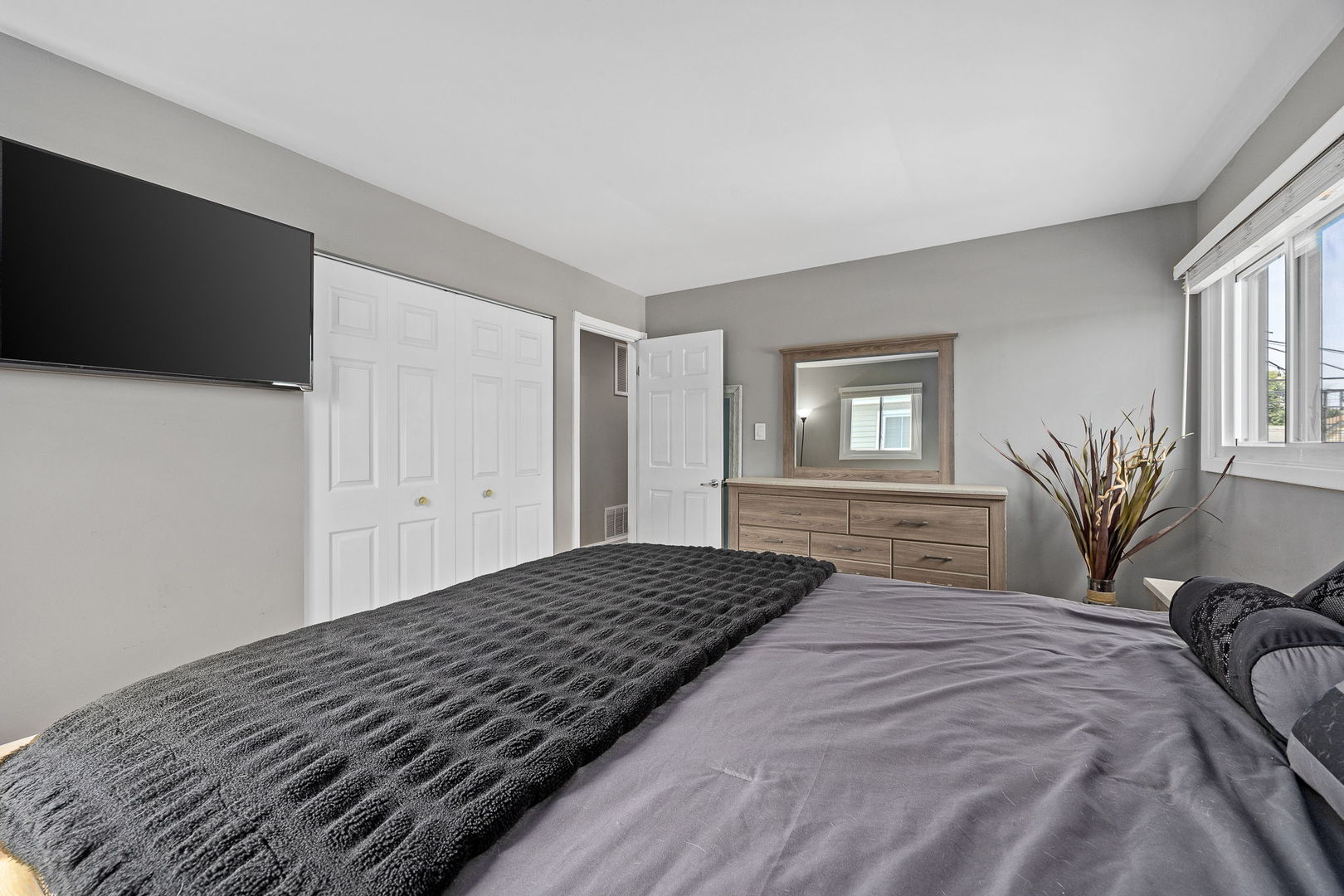 637 S Beverly Avenue Property Photo 19