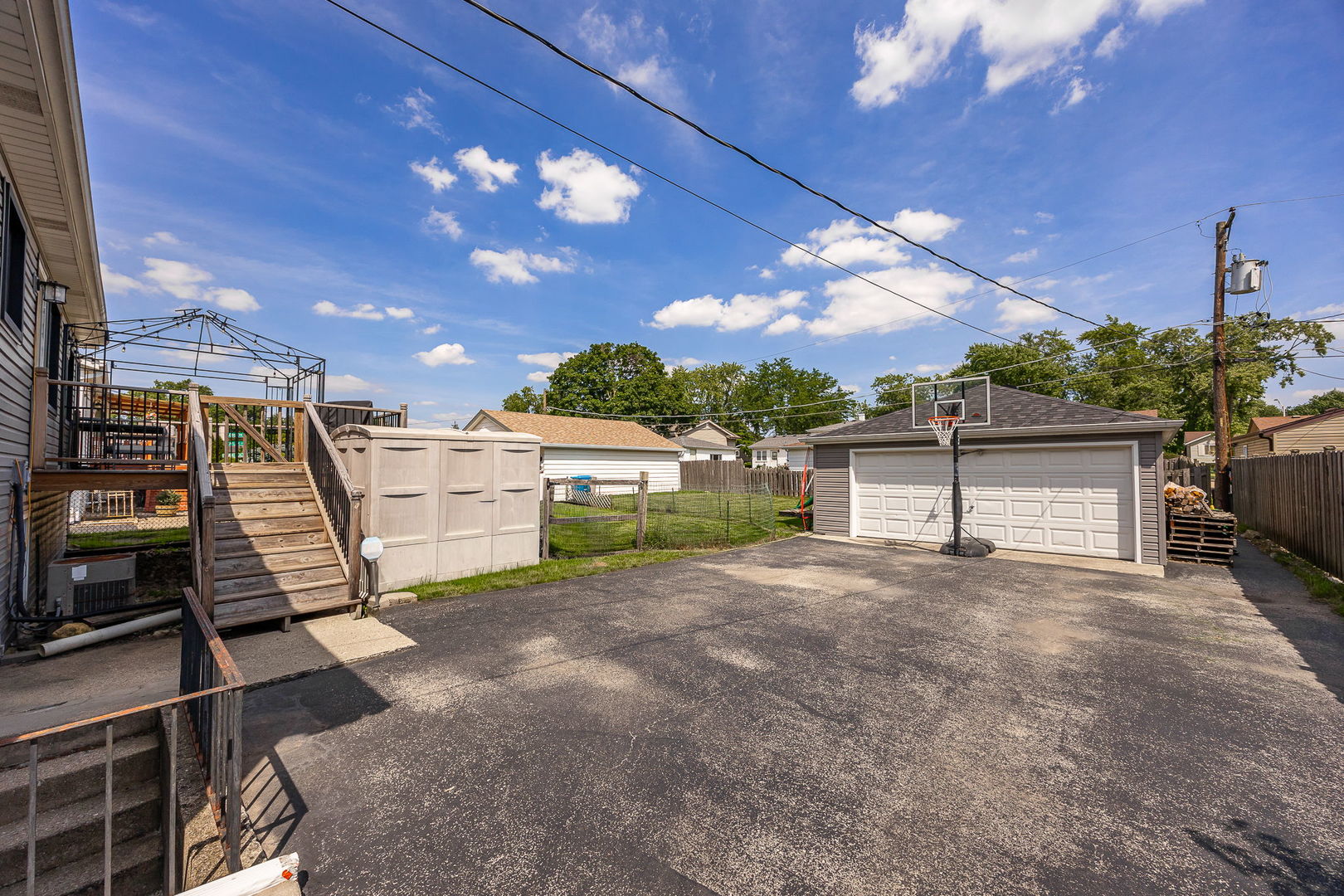 637 S Beverly Avenue Property Photo 31