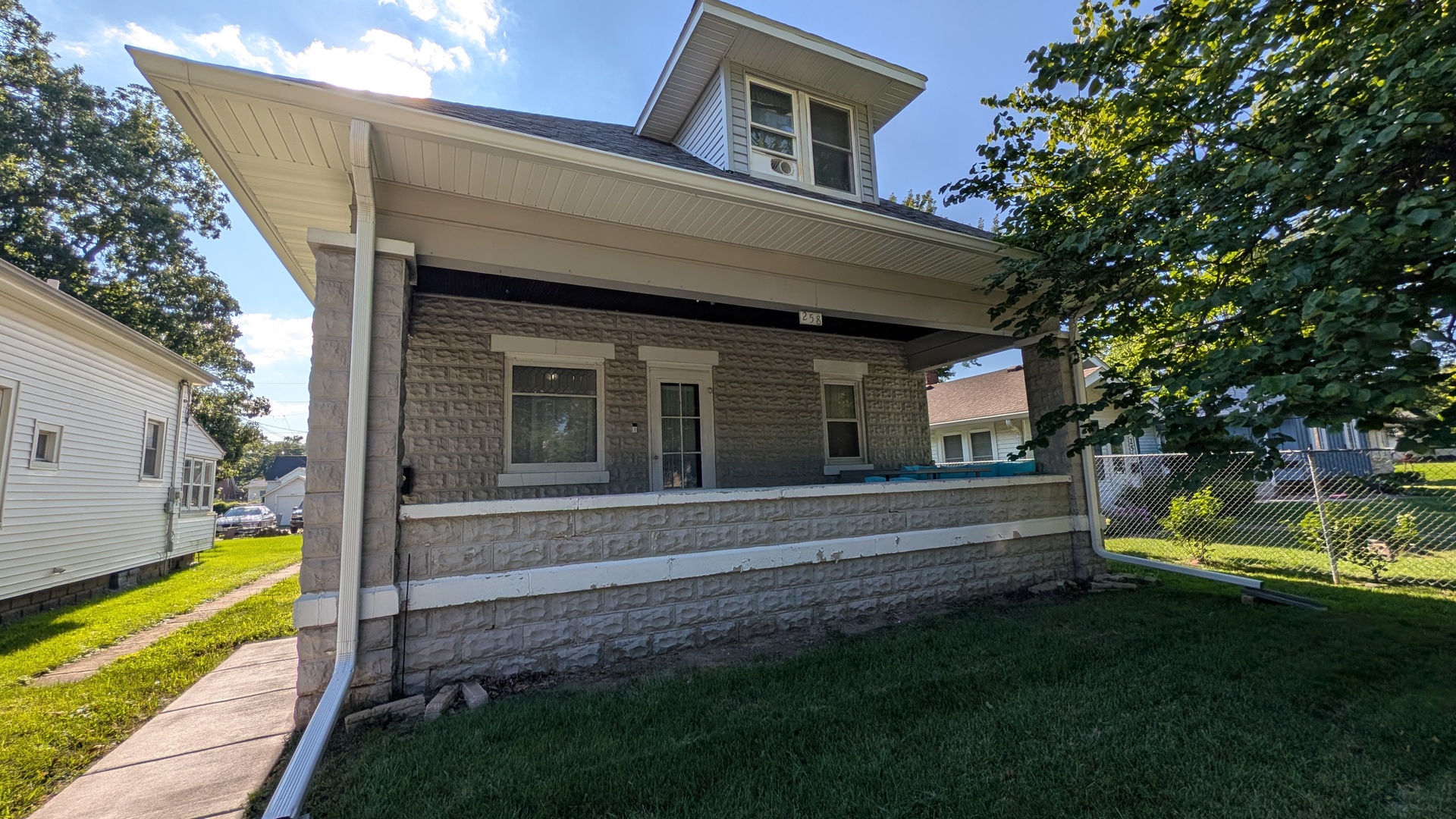 258 7th Street Property Photo 2