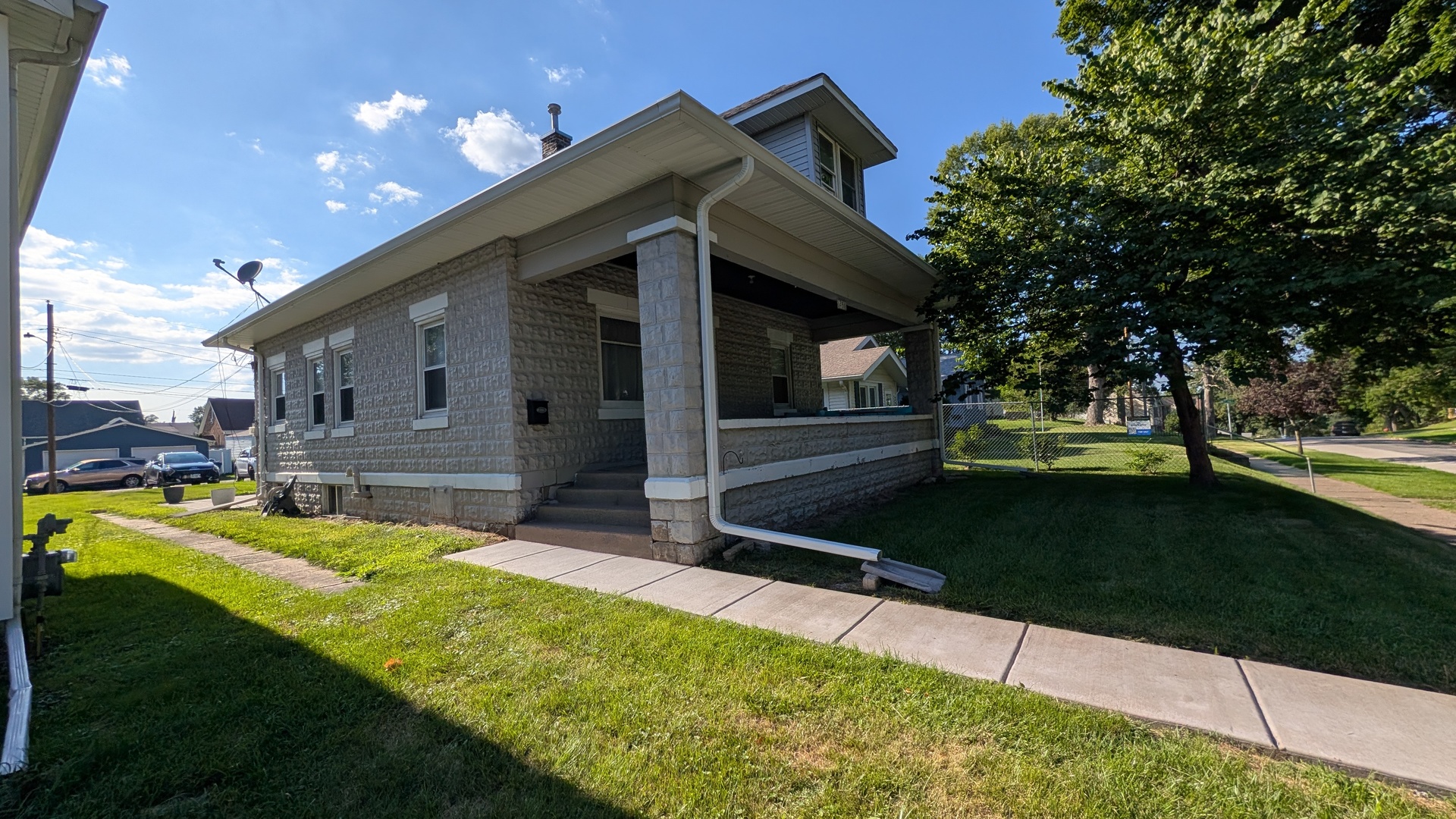258 7th Street Property Photo 3
