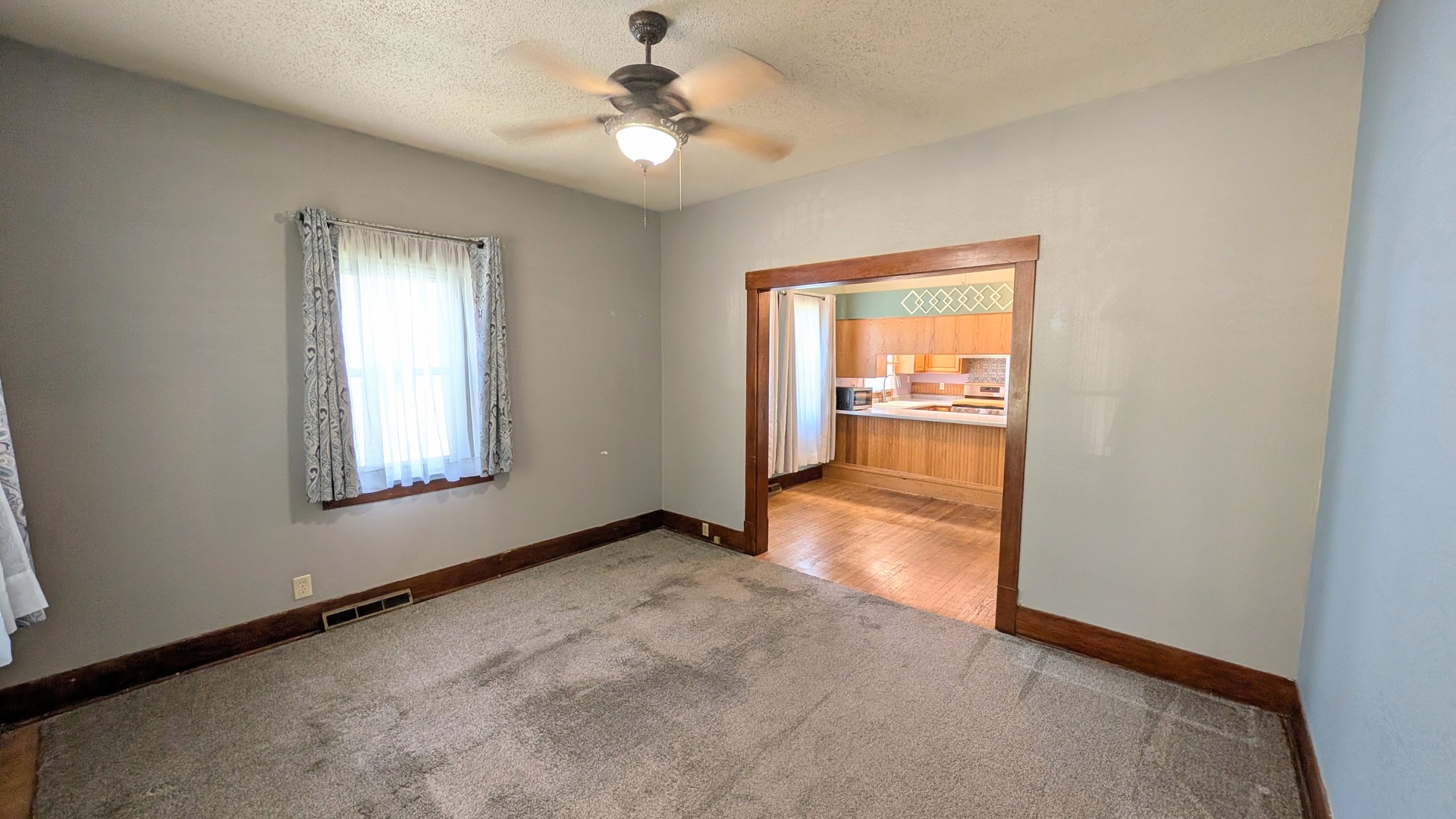 258 7th Street Property Photo 5
