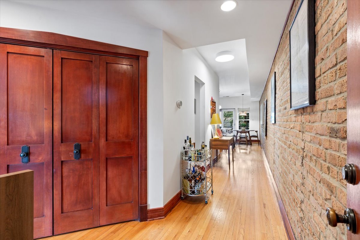 1501 W Ardmore Avenue 2 Property Photo 8