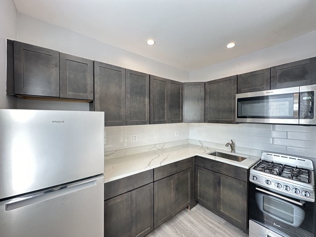 4735 N Beacon Street 301 Property Photo 3