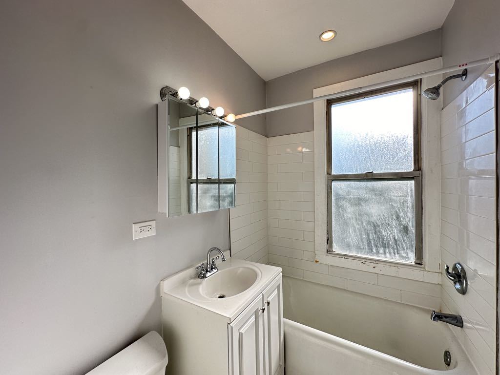 4735 N Beacon Street 301 Property Photo 17