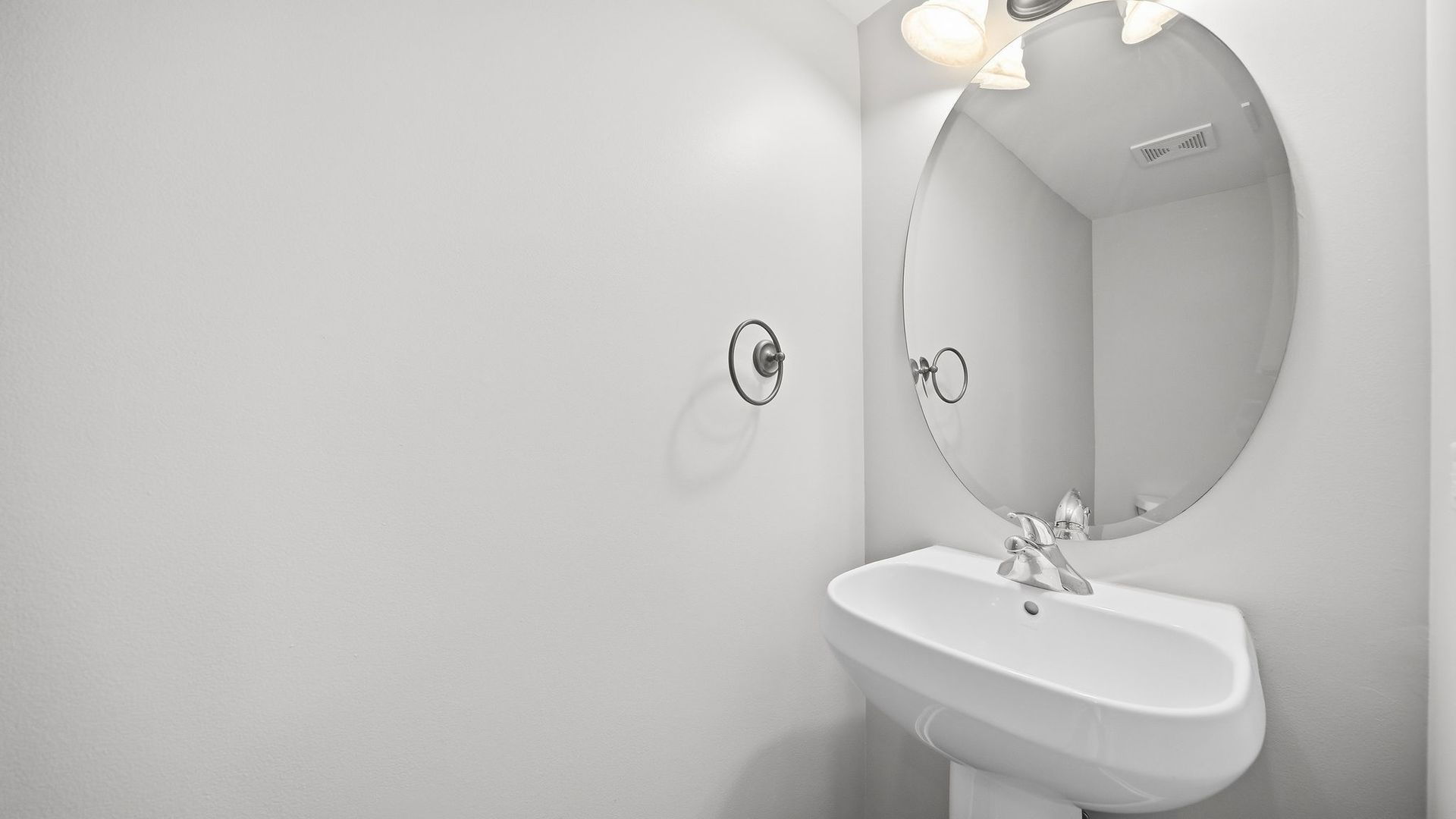 637 Lincoln Station Drive Property Photo 10