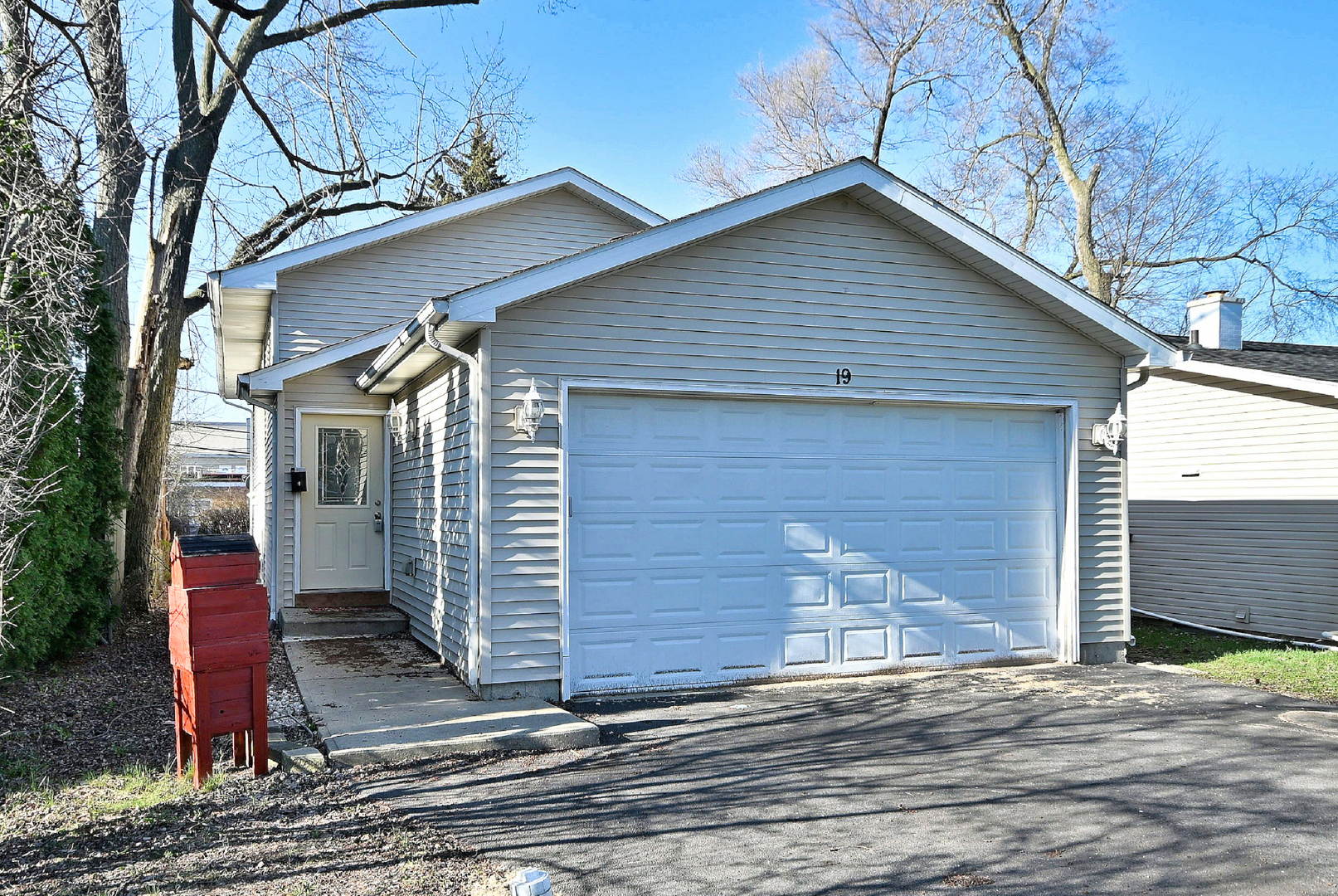 19 E Pineview Drive Property Photo 1