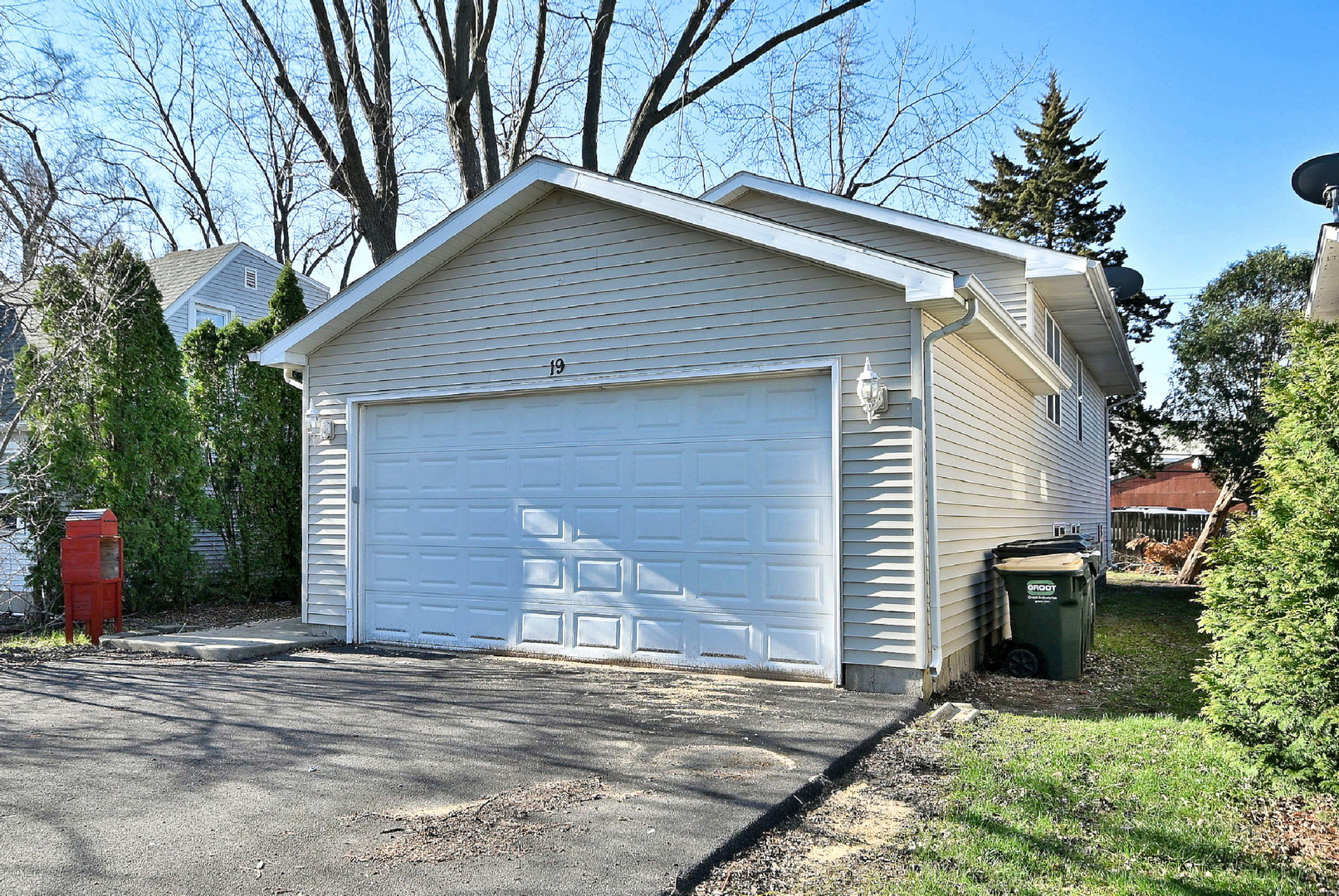 19 E Pineview Drive Property Photo 2