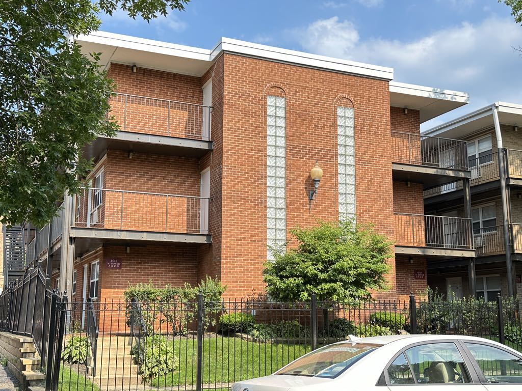 4547 N Dover Street 3C Property Photo 1