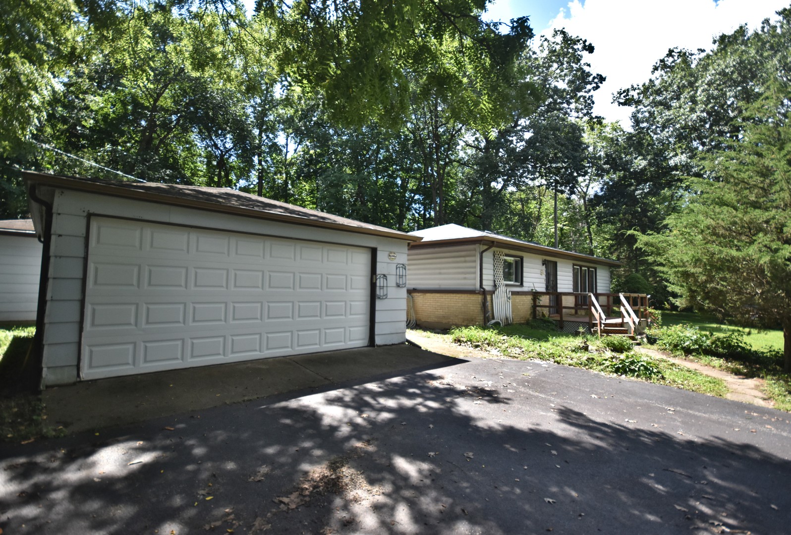 34w615 Illinois Street Property Photo 2