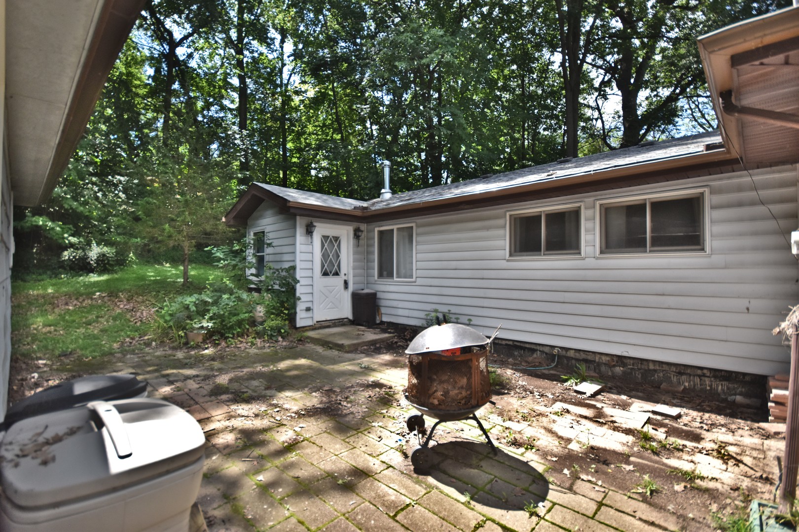34w615 Illinois Street Property Photo 4