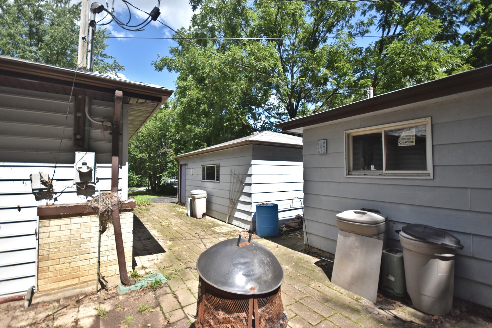 34w615 Illinois Street Property Photo 5
