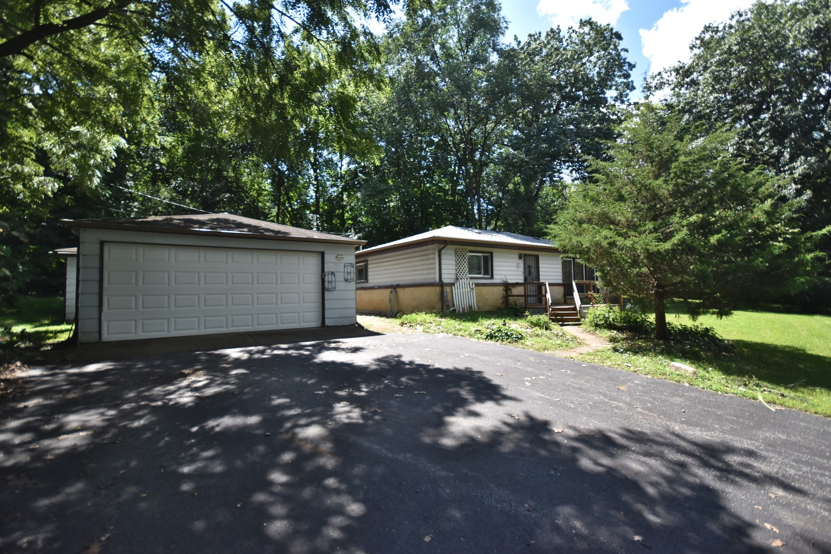 34w615 Illinois Street Property Photo 6