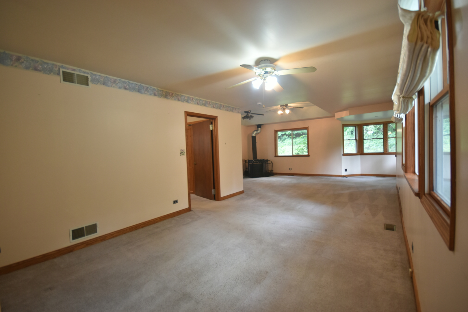 34w615 Illinois Street Property Photo 9