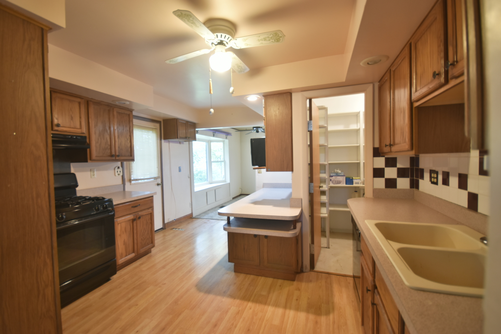 34w615 Illinois Street Property Photo 11