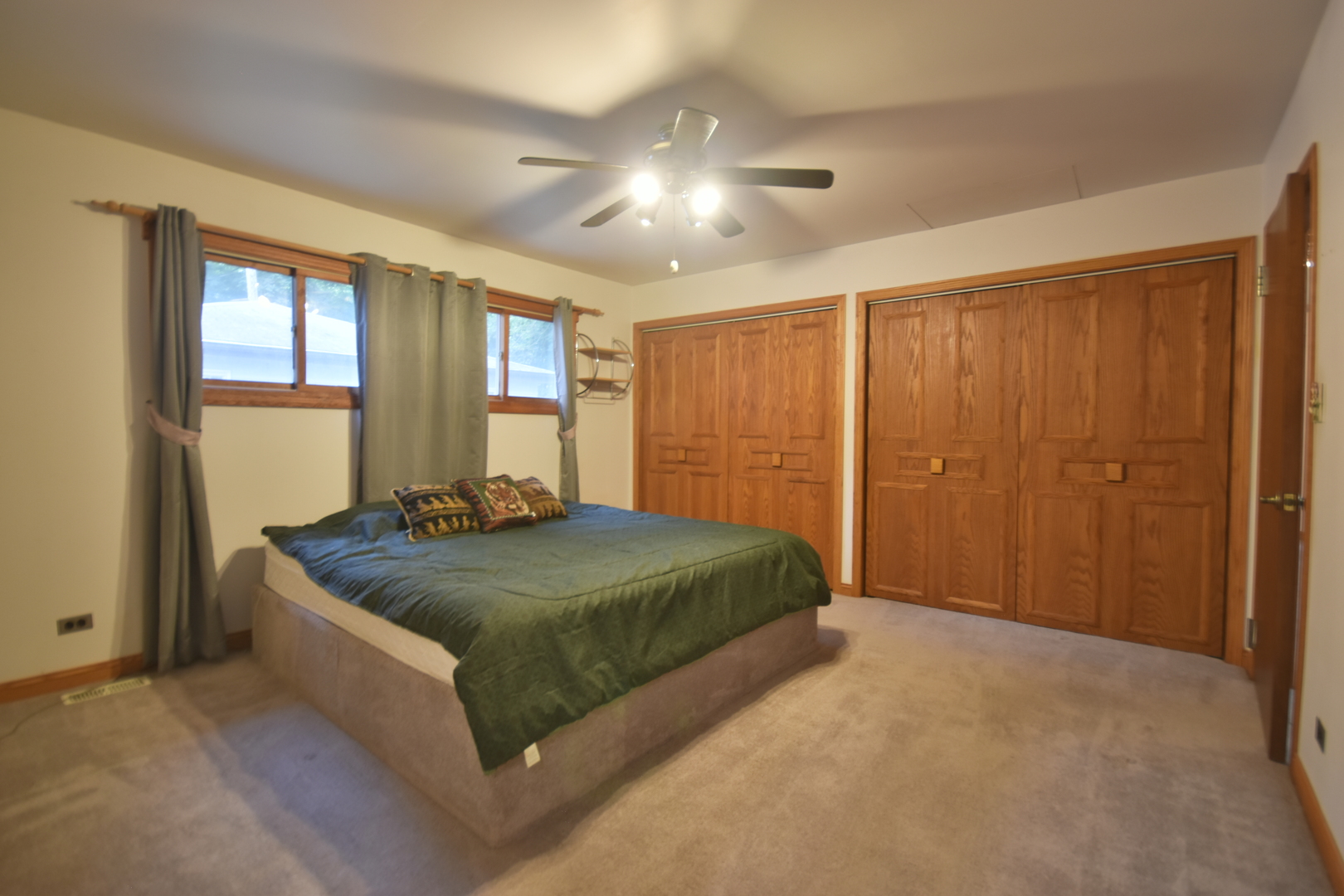 34w615 Illinois Street Property Photo 13