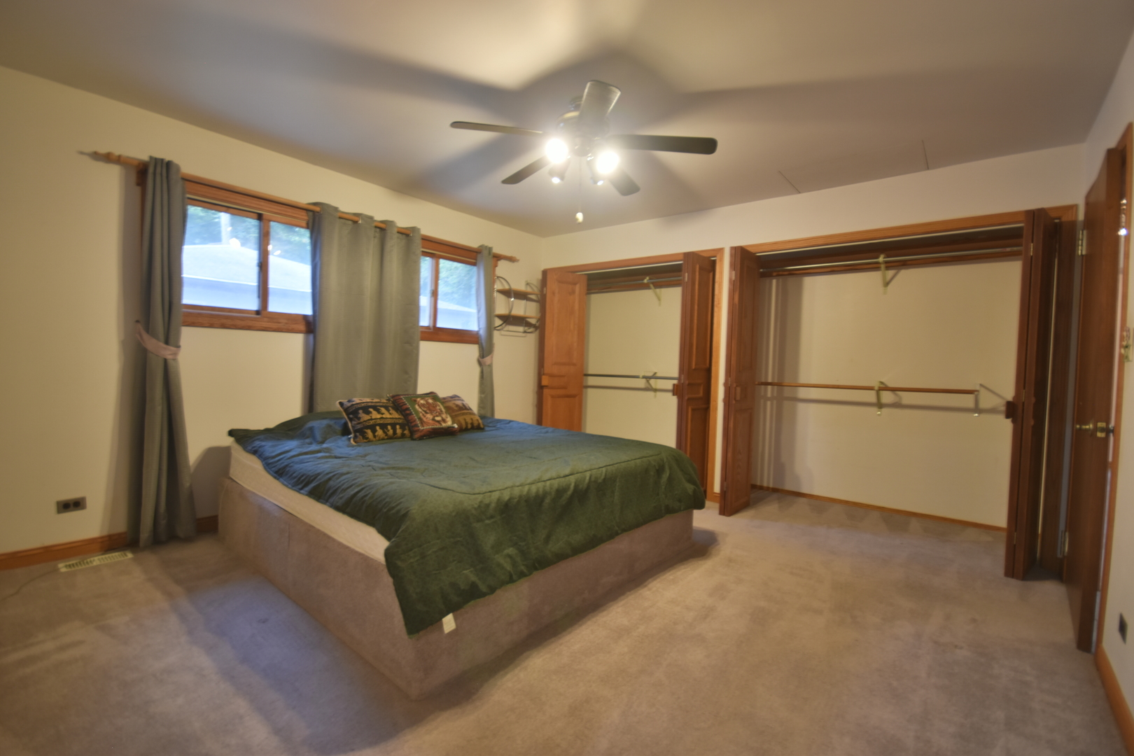 34w615 Illinois Street Property Photo 15