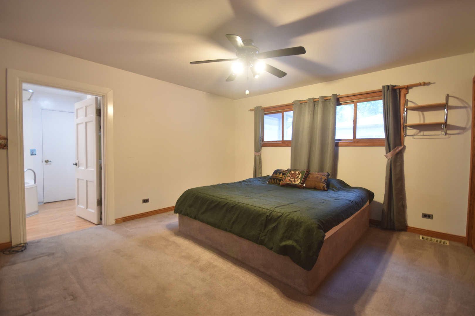 34w615 Illinois Street Property Photo 16