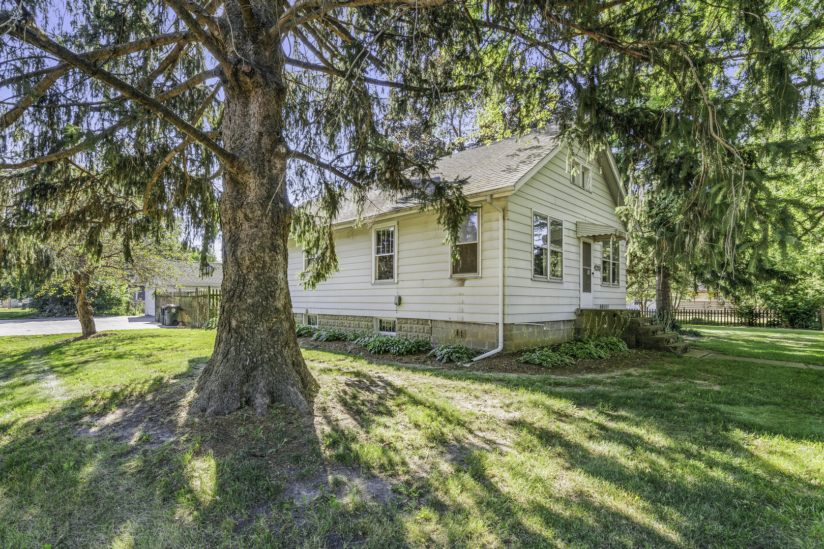 420 N Hugh Street Property Photo 2