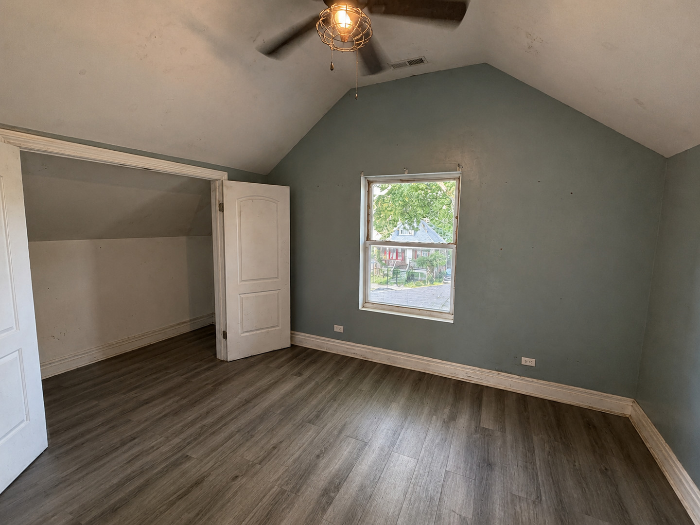 7921 S Ridgeland Avenue Property Photo 6
