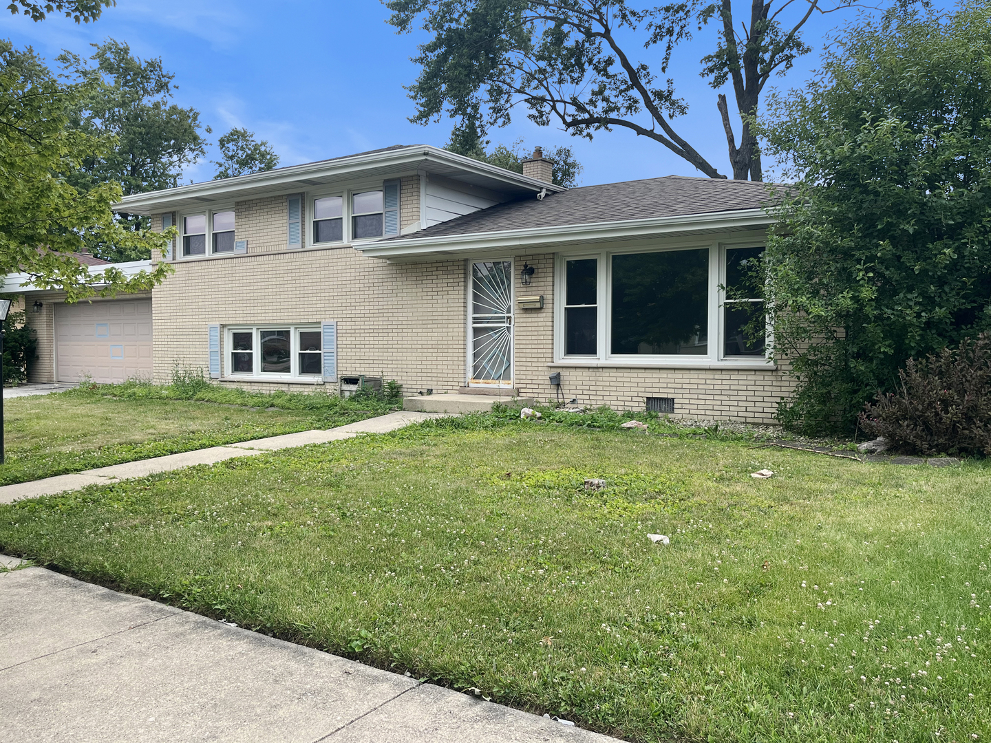 865 E 165th Street Property Photo 2