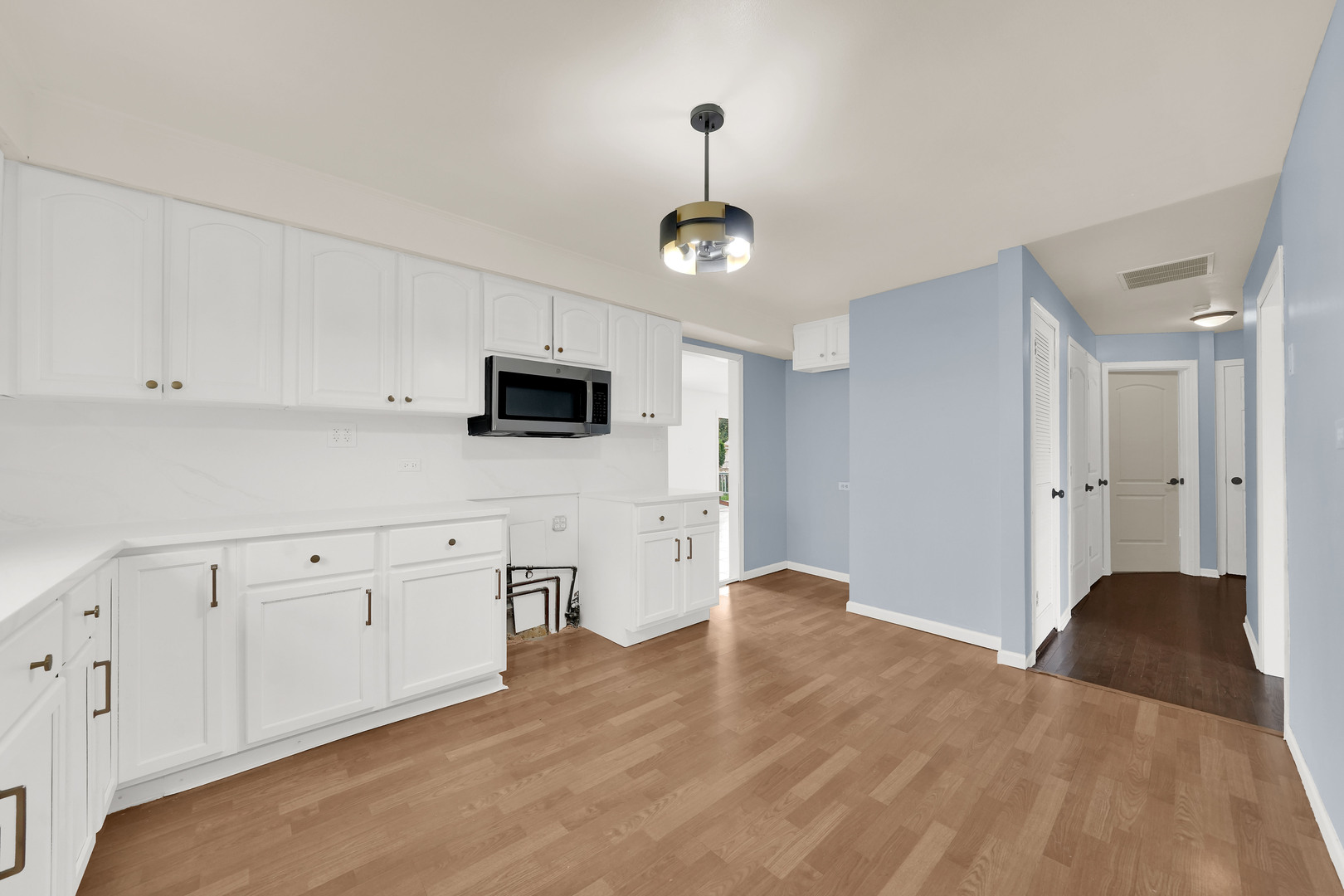 4933 S Lockwood Avenue Property Photo 2