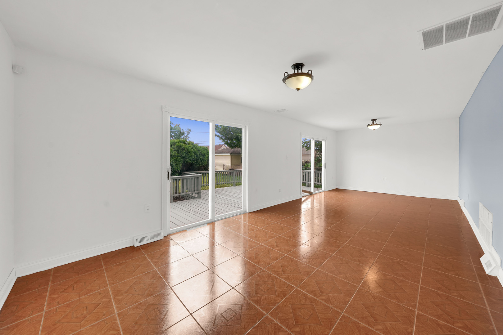 4933 S Lockwood Avenue Property Photo 4