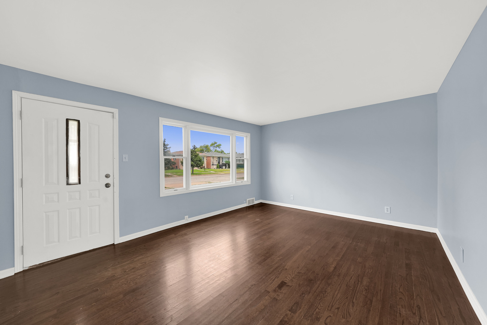 4933 S Lockwood Avenue Property Photo 6