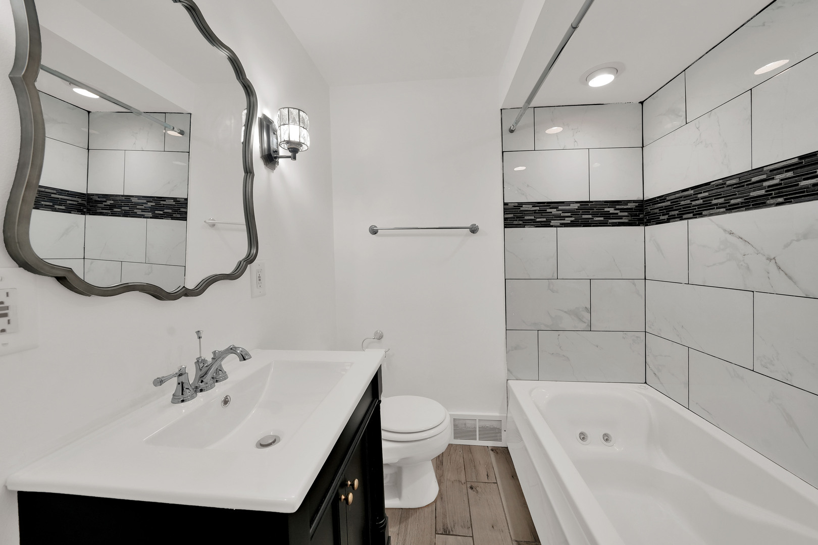4933 S Lockwood Avenue Property Photo 9