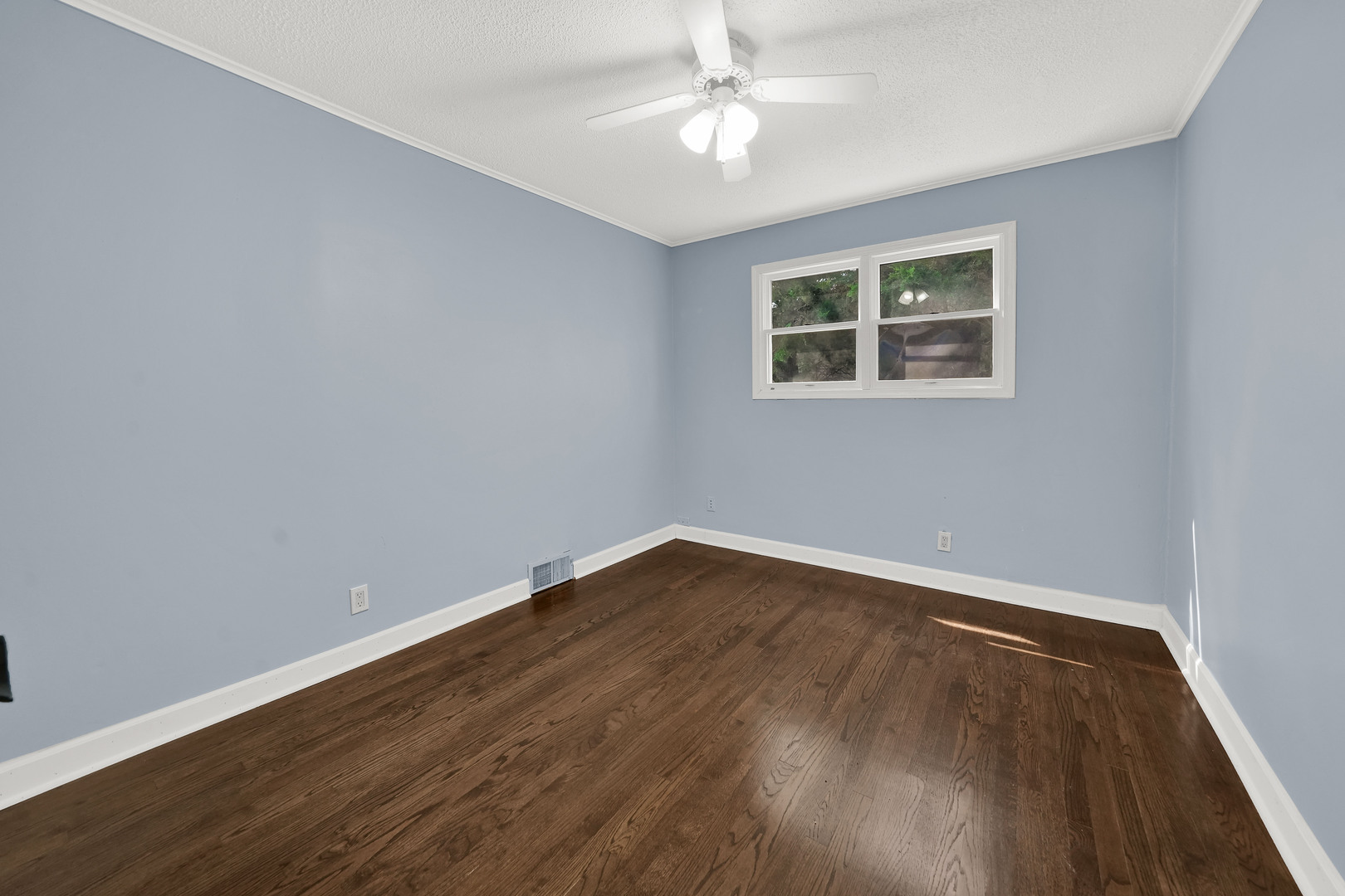 4933 S Lockwood Avenue Property Photo 10