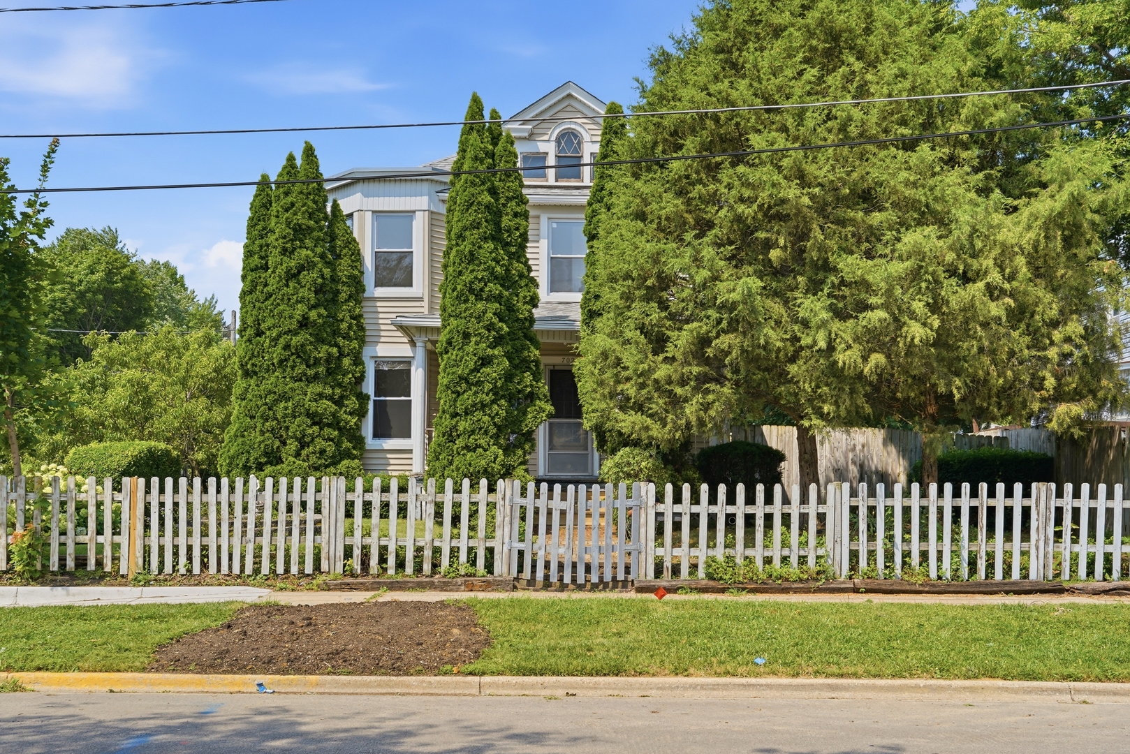 702 North Avenue Property Photo 1