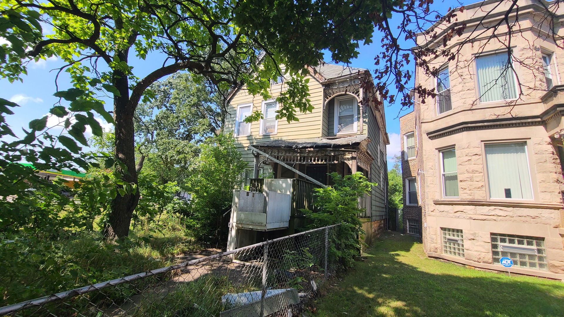 7048 S Perry Avenue Property Photo 1