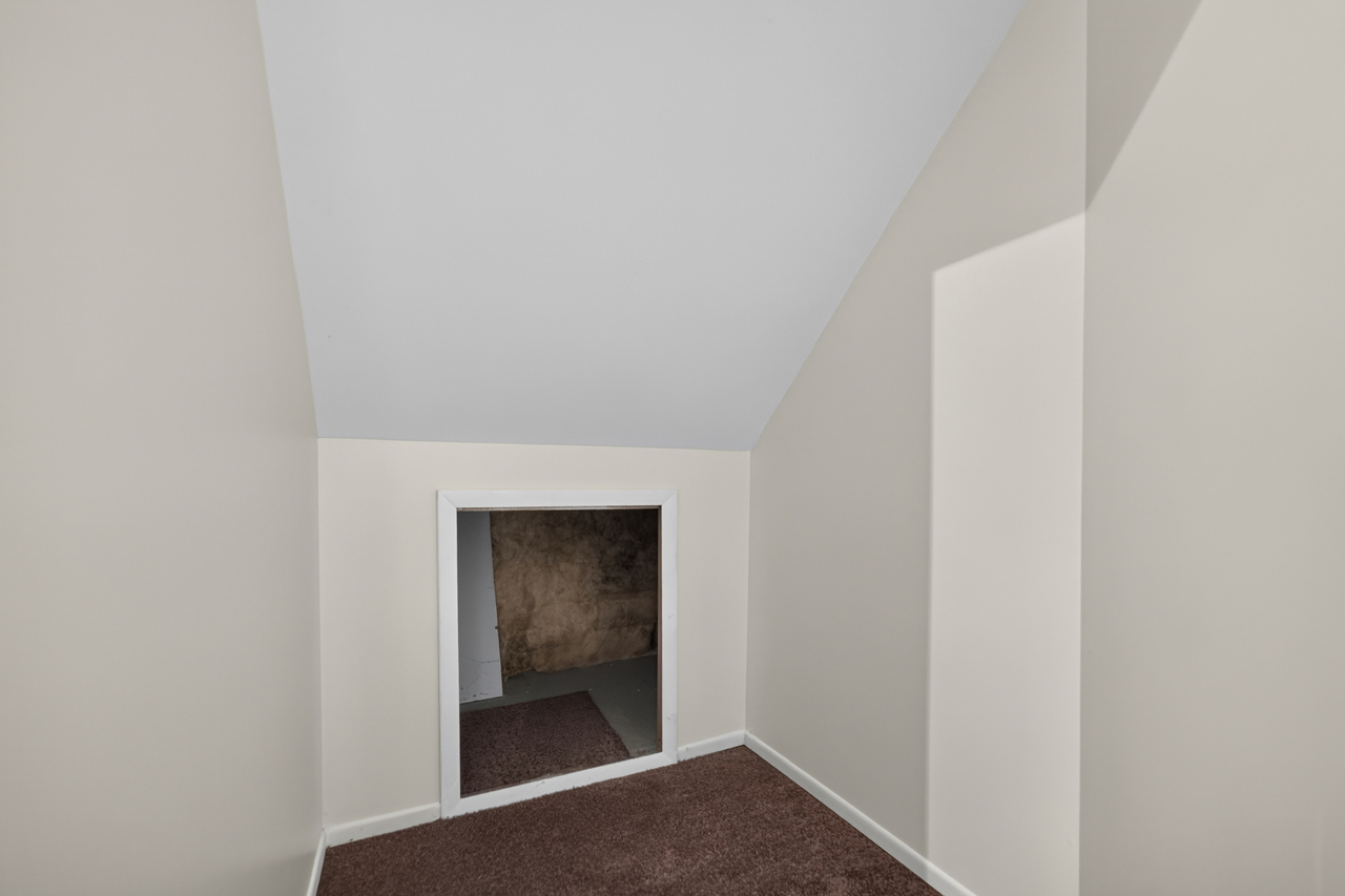 358 Ashford Circle 2 Property Photo 23