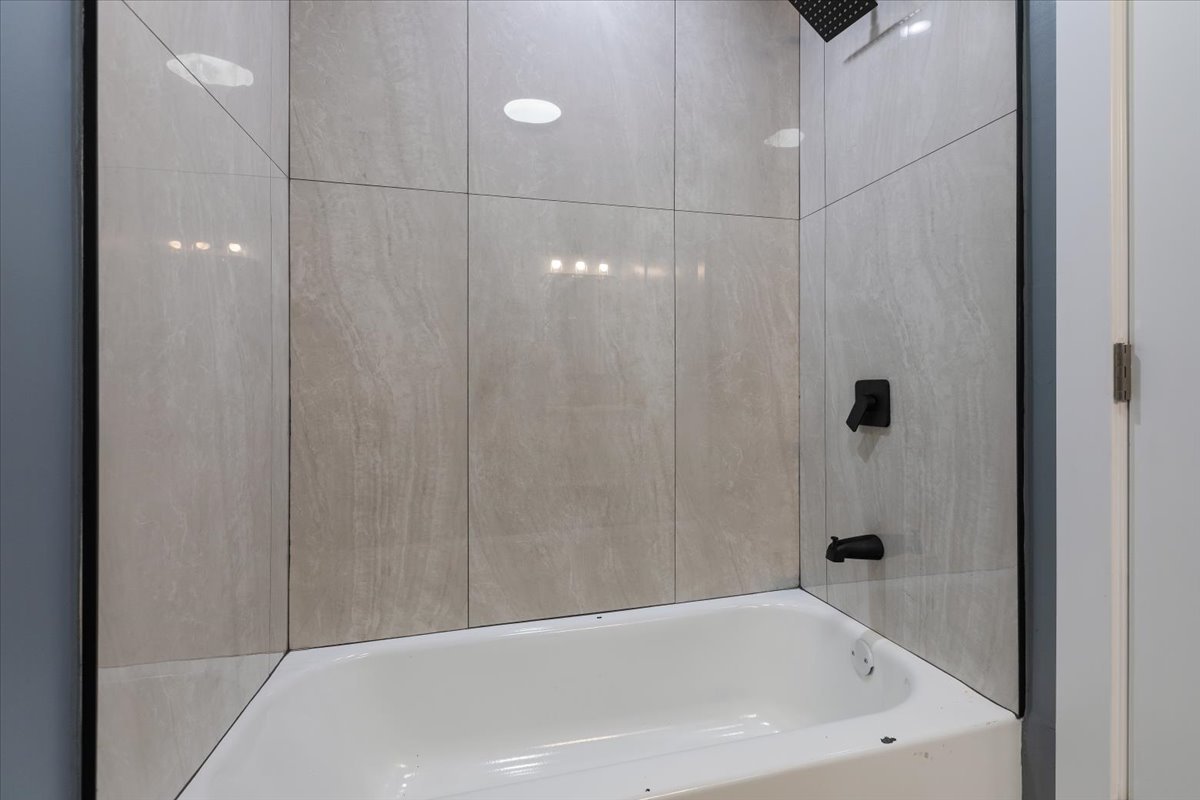 12721912 Property Photo 18