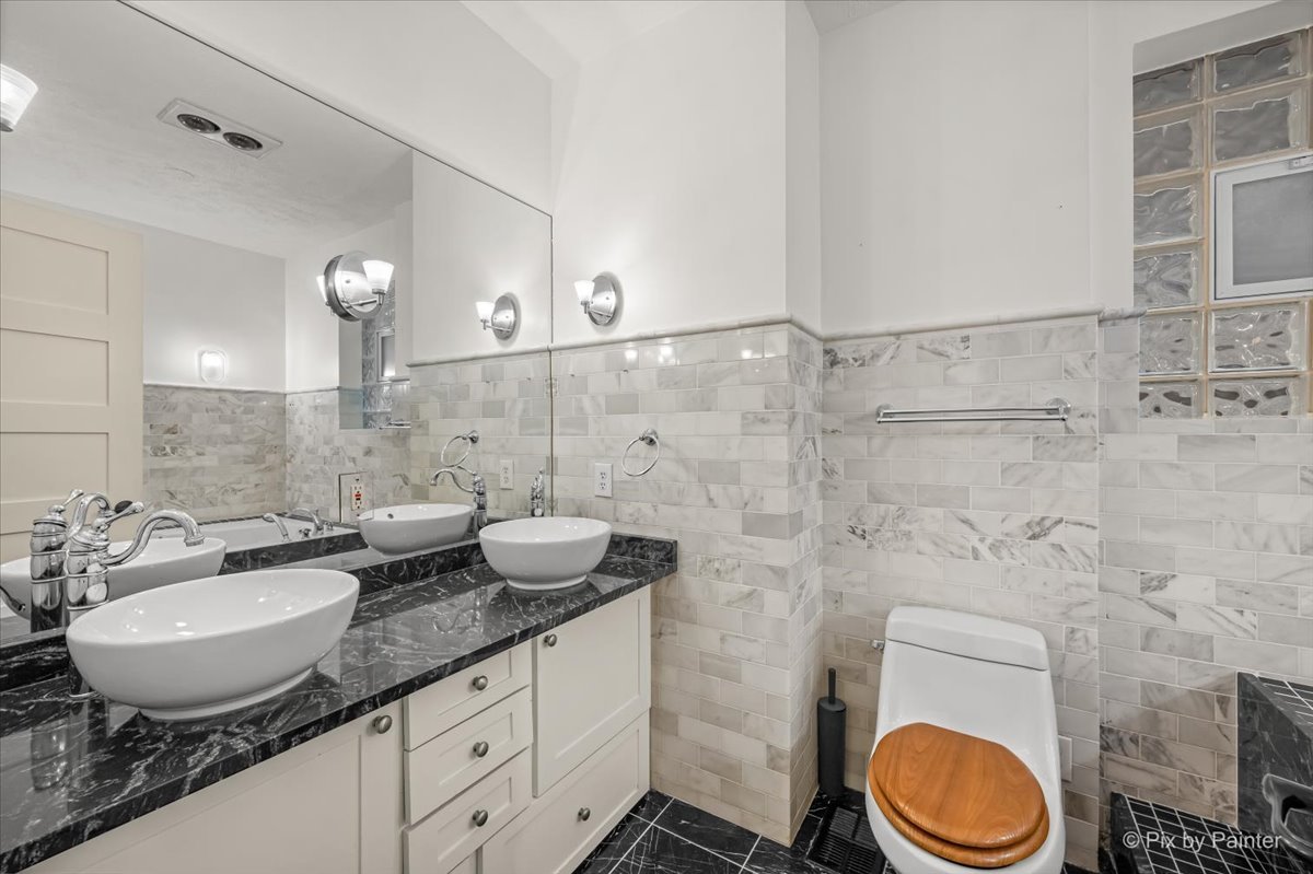 7712 N Ashland Avenue 1 Property Photo 14