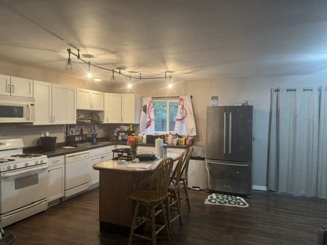 1860 Richton Road Property Photo 7