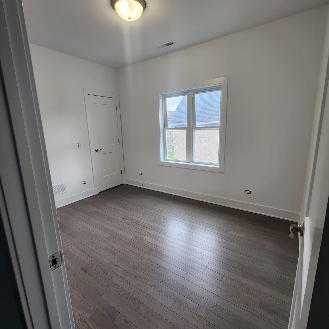3915 S Calumet Avenue Property Photo 9