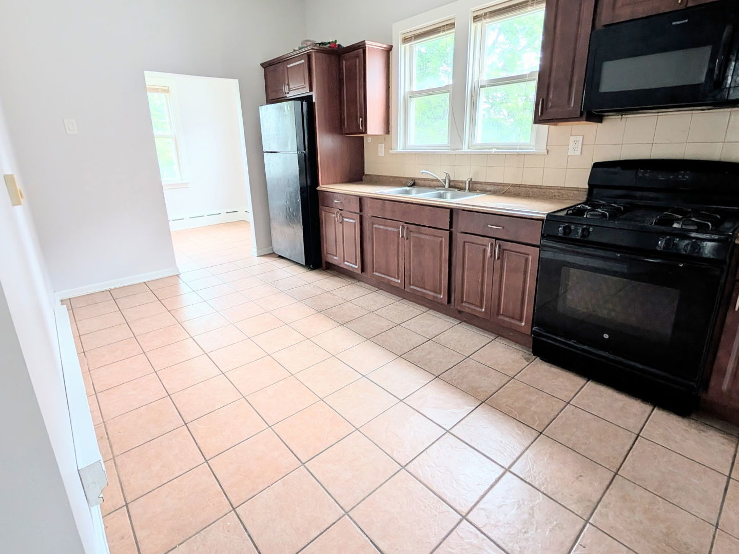 8125 S Escanaba Avenue 2 Property Photo 7